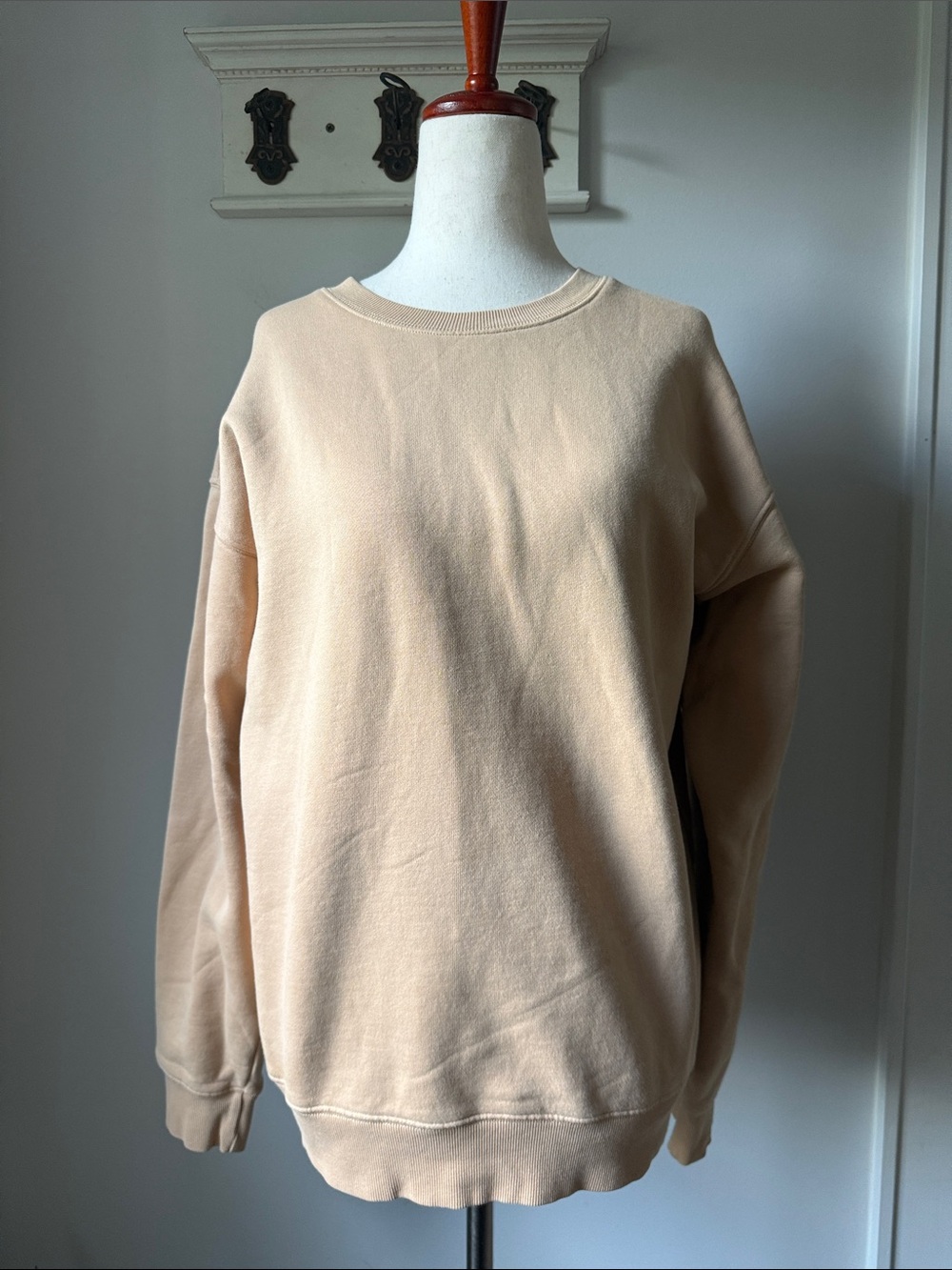 TNA COZYAF Fleece Women’s Crewneck Sweatshirt in Light Beige Tan Casual